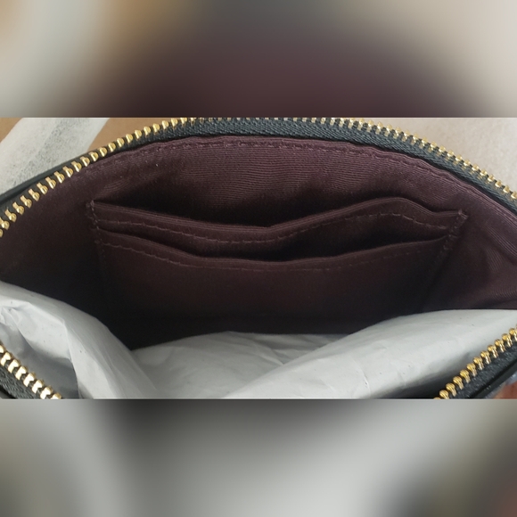 💫 COACH: Boxed Embossed Medium Corner Zip Signature Leather Wristlet - Picture 6 of 7